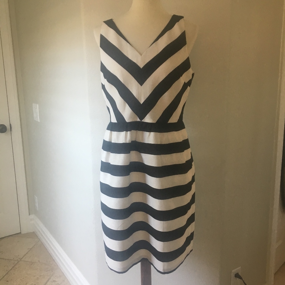 Sleeveless Black/Cream Chevron Stripe Tank Dress